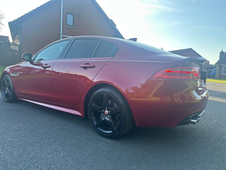 2017 Jaguar XE 2.0 180 BHP / 8 SPEED AUTO / R-SPORT EDITION  / TWO-TONE LEATHER 
