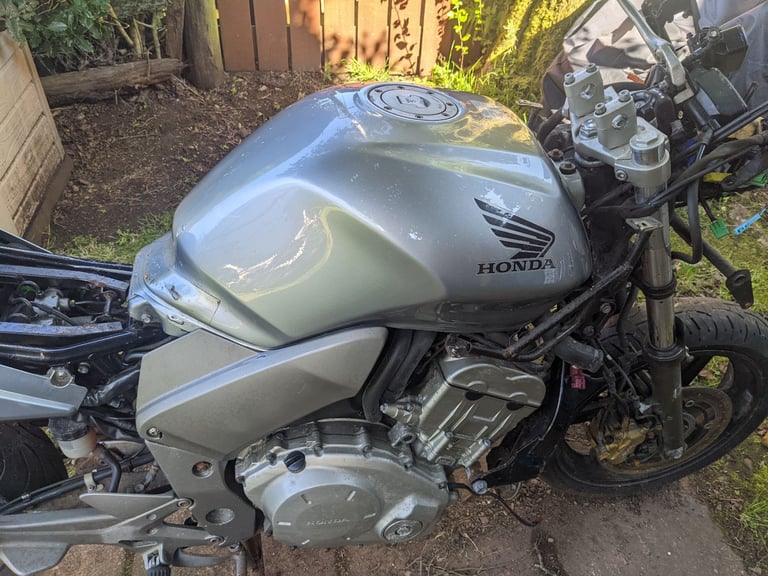 Breaking 2010 honda cbf1000