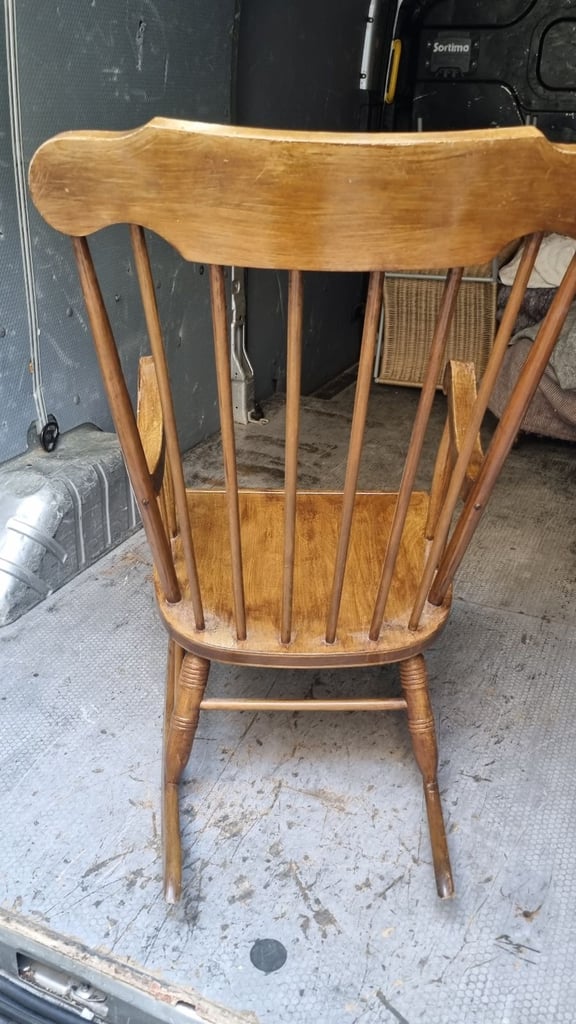 Beautiful large oak rocking chair 