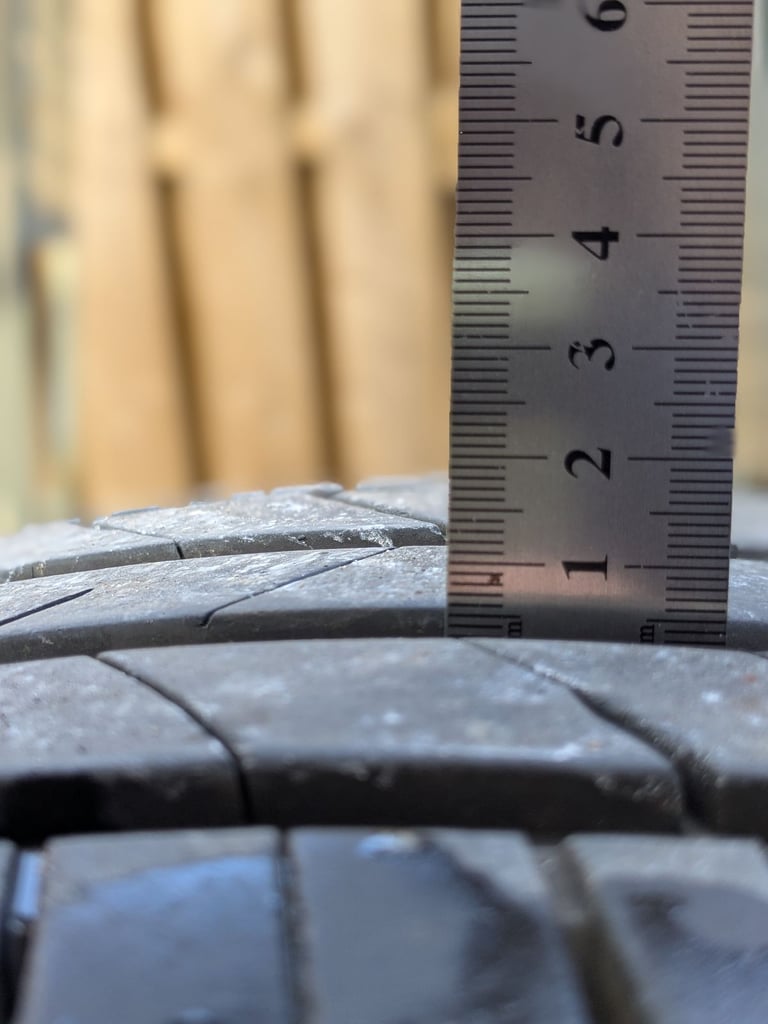 4 X 215/50 ZR17 95W XL Kumho Ecsta HS52 TYRES *A* WET (used but nearly new): £150 (RRP £320 Approx)