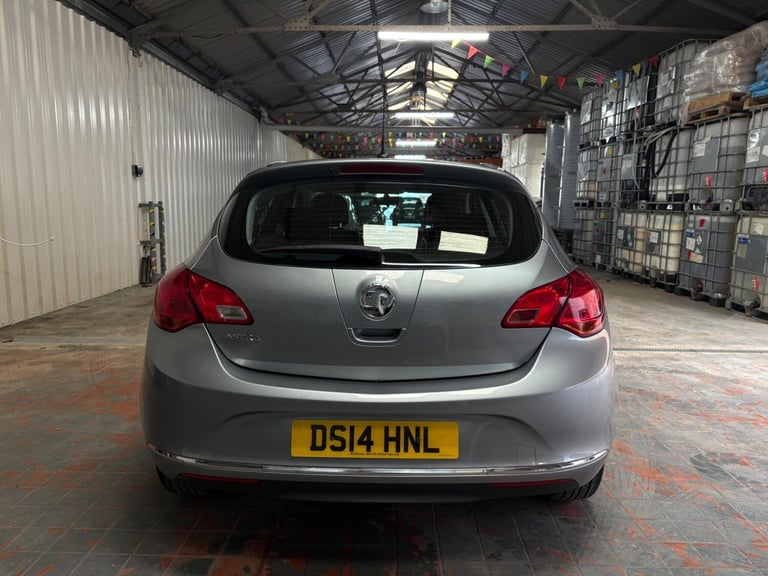 2014 Vauxhall Astra 1.4 16v Design Euro 5 5dr HATCHBACK Petrol Manual