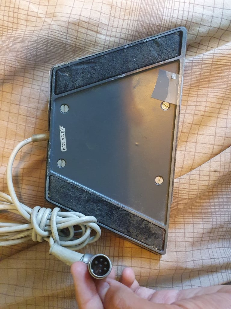 Vintage Dictaphones ( NOT FREE+UNTESTED)