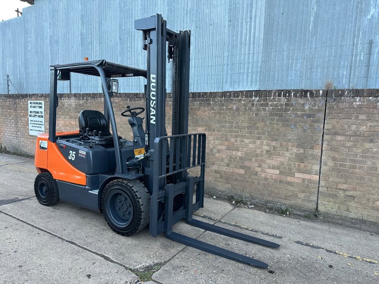 image for 2016 Doosan 3.5t diesel forklift, sideshift, 5k hours 