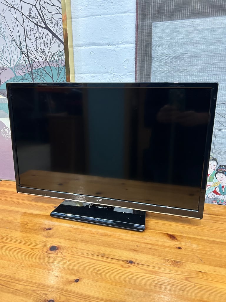 JVC 24” Smart HD Tv with DVD Player + Remote Control 