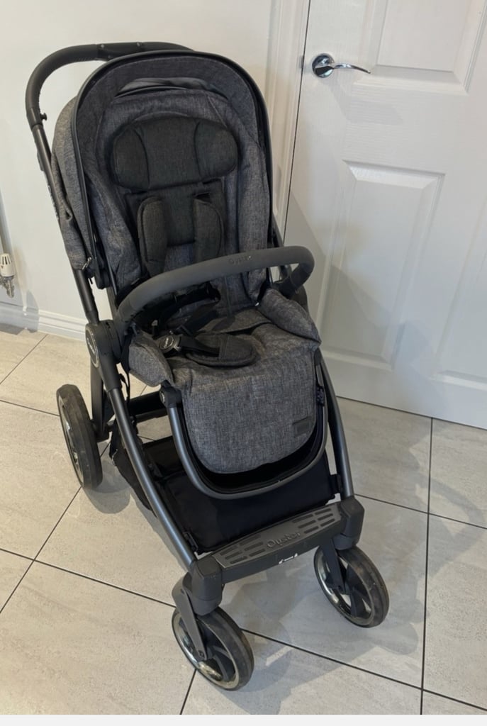 Oyster 3 Pram & Carrycot – Excellent Condition