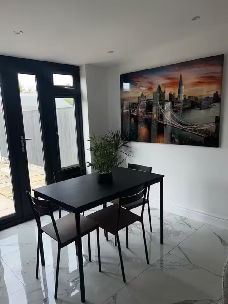 Modern 3-Bedroom House to Rent in Rainham – All Bills Included