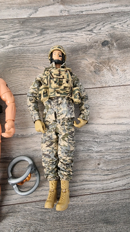 Action Figure Hasbro(5)/Crown Armed Forces (1)