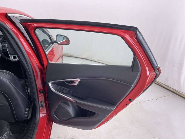 2015 Volvo V40 2.0 V40 R-Design Nav D2 5dr Hatchback Diesel Manual