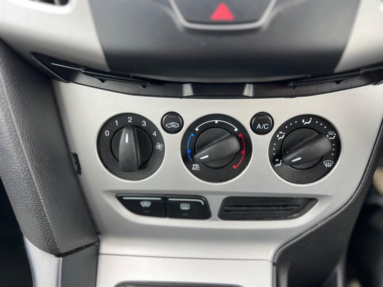 2013 Ford Focus 1.6 Zetec Euro 5 5dr HATCHBACK Petrol Manual