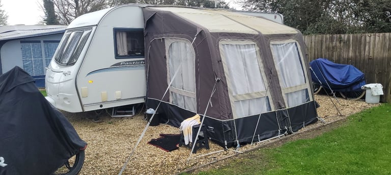 Dometic Rally inflatable awning.
