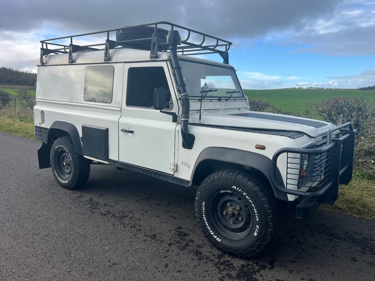 LAND ROVER DEFENDER 110