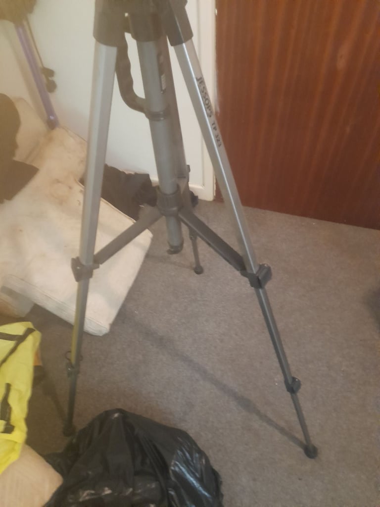 Camera tripod