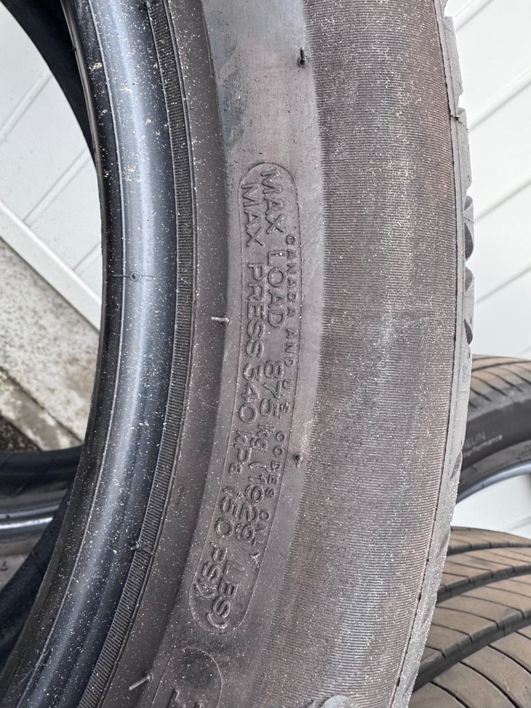 Michelin Primacy 4s Tyres 235/50R19