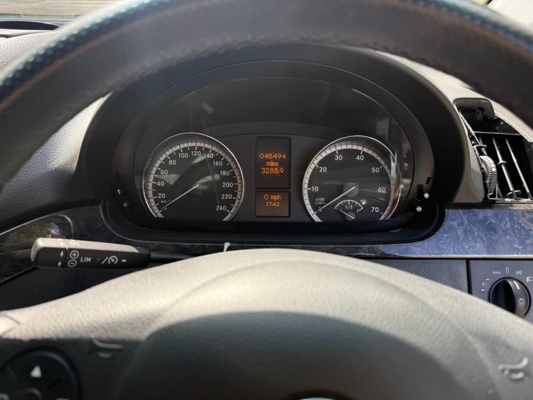FRESH IMPORT 2011 MERCEDES-BENZ V350 AMBIENTE VIANO LONG WHEEL BASE 3.5 V6 AUTO