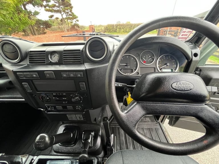 2012 Land Rover Defender 122bhp 2.2 TDCi Hard Top SUV Diesel Manual 4WD Euro 5 ONLY33K PANEL VAN ...