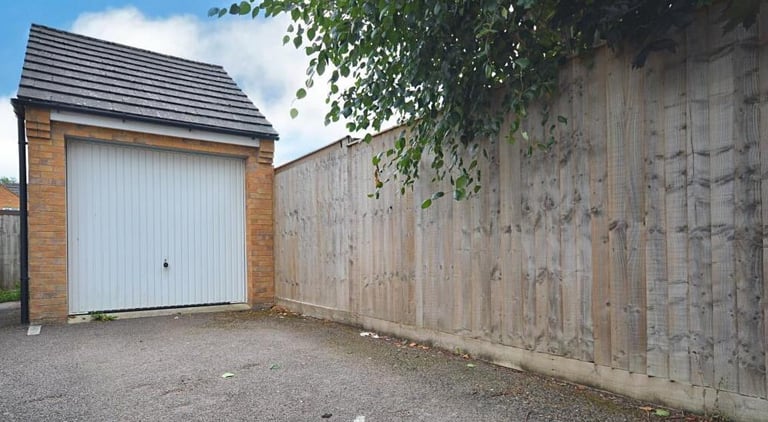 4 Bed room house available to rent in Corby, Little stanion area