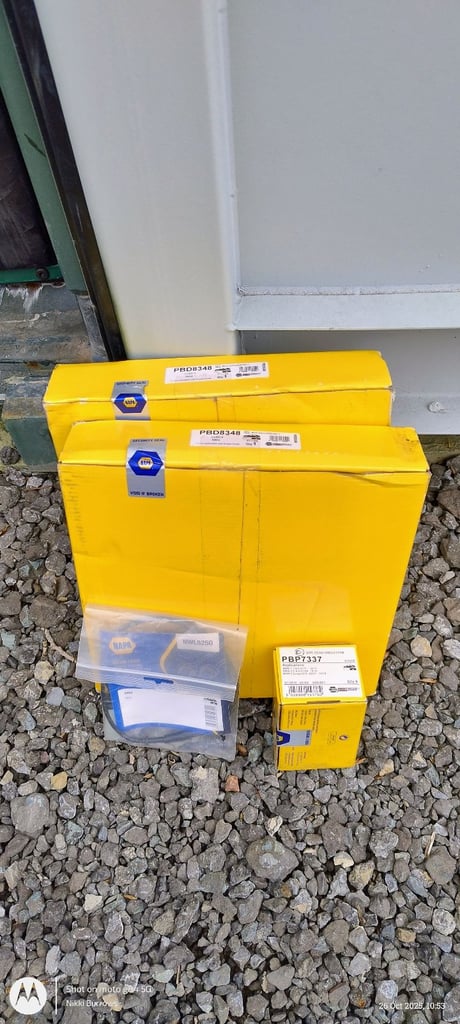 R60 Mini Countryman rear discs, pads and wear indicator lead