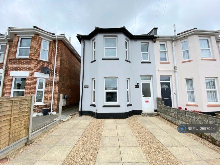 2 bedroom flat in Stewart Road, Bournemouth, BH8 (2 bed) (#2657954)