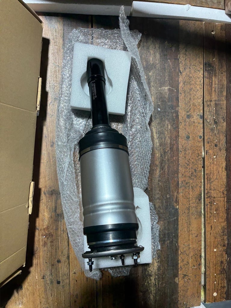 RANGE ROVER SPORT FRONT AIR SPRING STRUT- £ 100