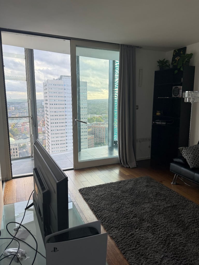 Modern Double Room in the Heart of Birmingham City Centre – All Bills Included!