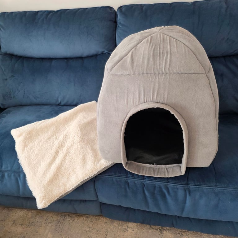 Medium dog bed, large cat bed. Igloo type with roof, cover. Washable.