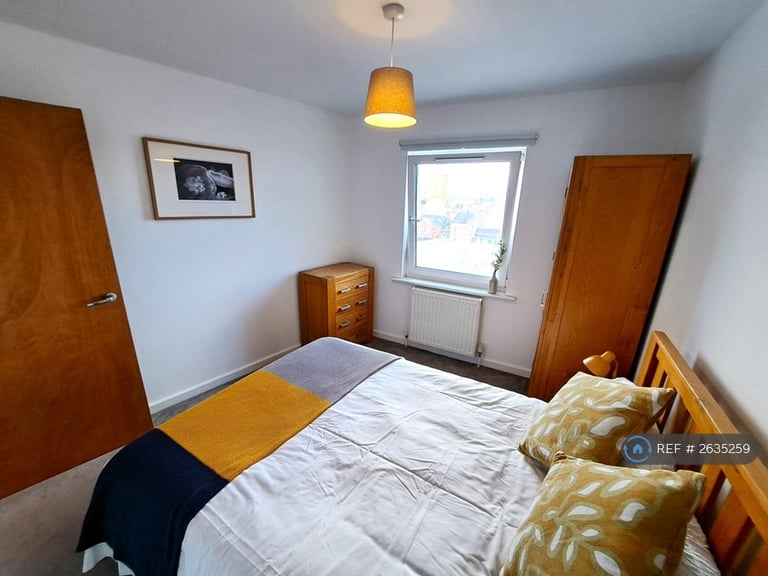 3 bedroom flat in Woolmonger Street, Northampton, NN1 (3 bed) (#2635259)