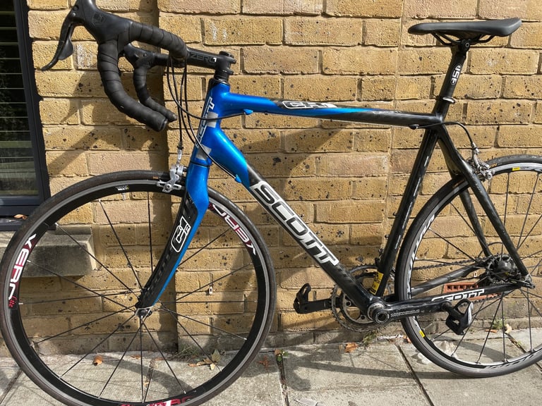 Complete Carbon Scott Road bicycle Campagnolo components throughout