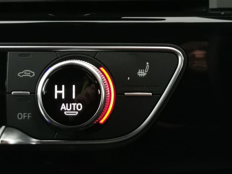 2023 Audi A4 Avant 2.0 TFSI 40 Black Edition Estate 5dr Petrol S Tronic Euro 6 (s/s) (204 ps)  Es...