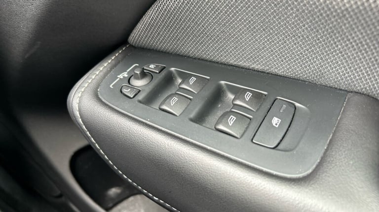 2021 Volvo XC60 R-Design, B5 AWD mild hybrid Estate Petrol Automatic