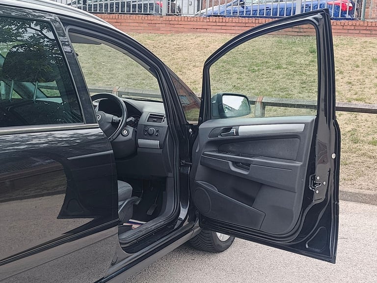 2012 Vauxhall Zafira 1.6 16V Design Euro 5 5dr (SNav) MPV Petrol Manual