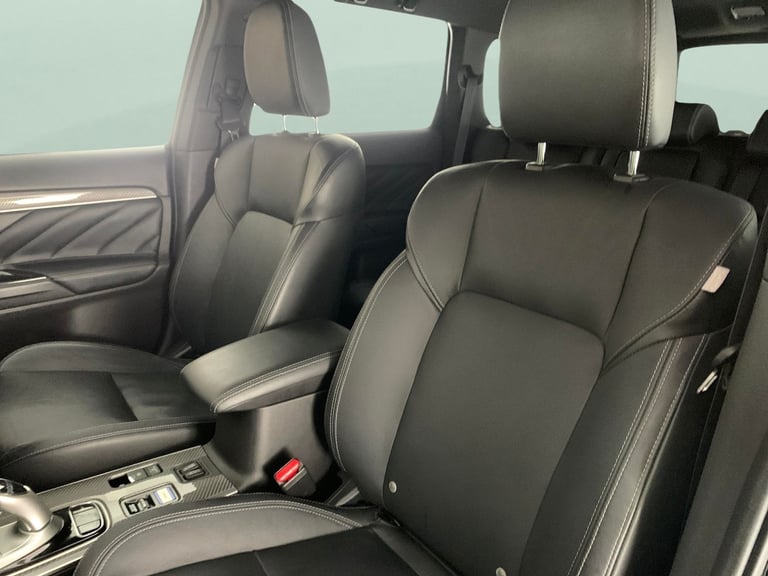 2019 Mitsubishi Outlander 2.4h TwinMotor 13.8kWh Dynamic SUV 5dr Petrol Plug-in Hybrid CVT 4WD Eu...