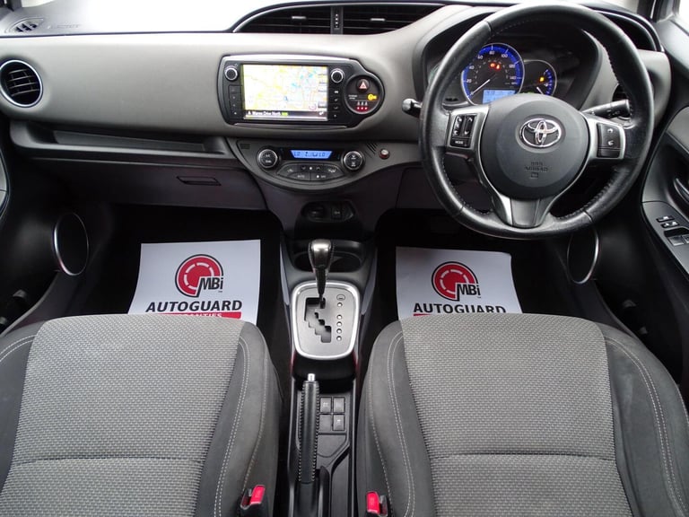 2015 Toyota Yaris 1.5 VVT-h Icon Hatchback 5dr Petrol Hybrid E-CVT Euro 6 (101 ps) HATCHBACK Petr...