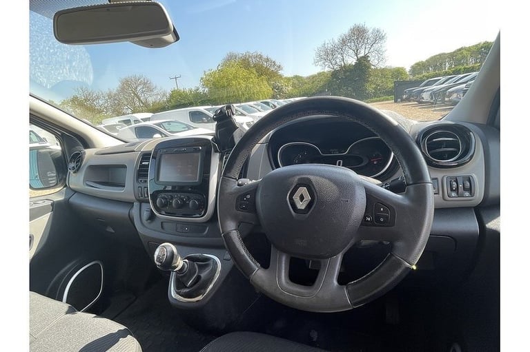 2017 Renault Trafic dCi ENERGY 27 Sport Nav Panel Van Diesel Manual