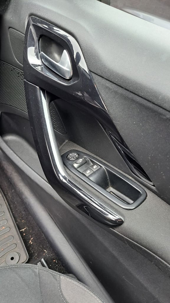 Peugeot, 208, Hatchback, 2013, Manual, 999 (cc), 3 doors