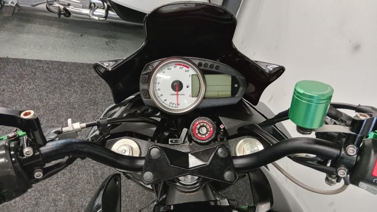 KAWASAKI Z1000 ** TWIN BEOWOLF EXHAUSTS - TAIL TIDY - 12 MONTH MOT **