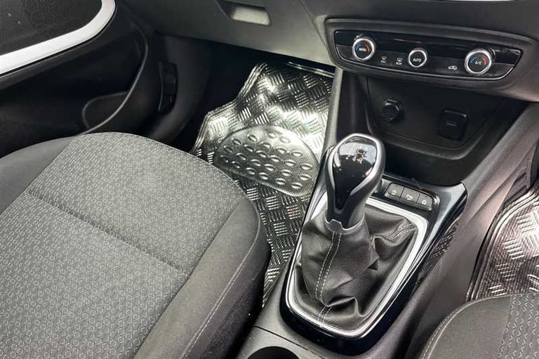 2021 Vauxhall Crossland 1.2i (83 PS) Griffin 5 Door Petrol SUV *** 1 Private Owner from New ***  ...