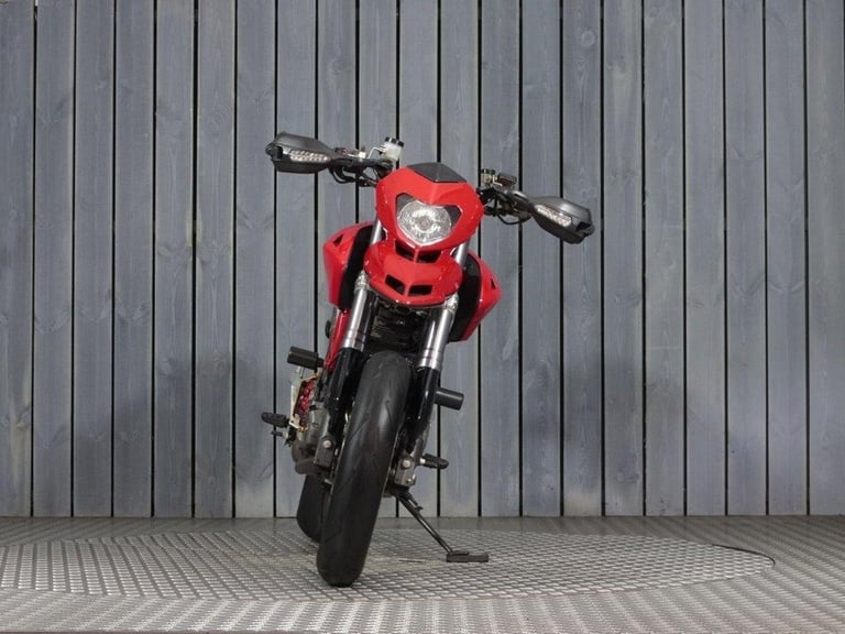 2010 10 DUCATI HYPERMOTARD 1100
