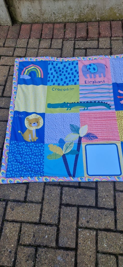 CHAD VALLEY TROPICAL JUNGLE LARGE FOLDABLE PLAY MAT. EXCELLENT CONDITION.