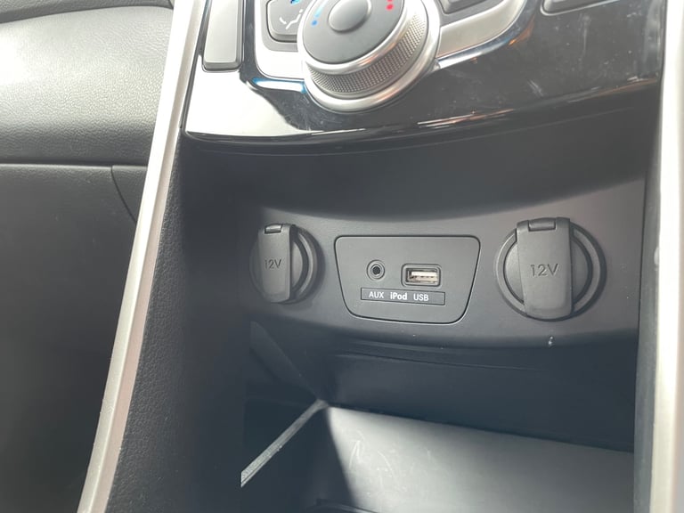 2015 Hyundai i30 1.6 CRDi Blue Drive SE Nav 5dr HATCHBACK Diesel Manual