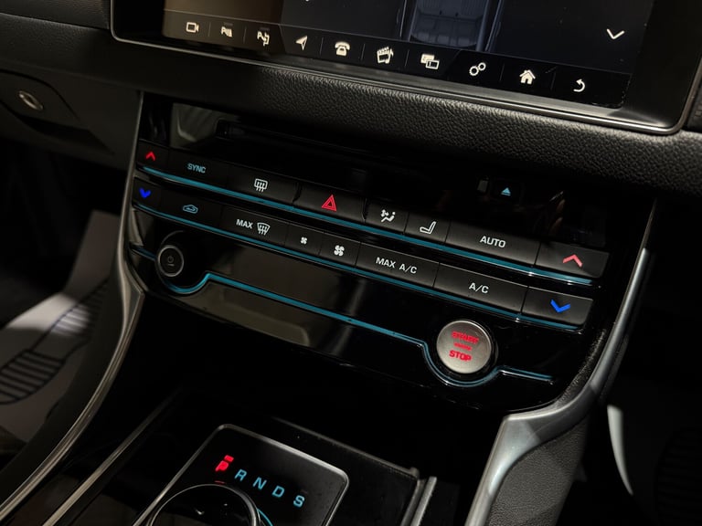 2017 Jaguar XF 2.0d R-Sport Saloon 4dr Diesel Auto AWD Euro 6 (s/s) (240 ps)