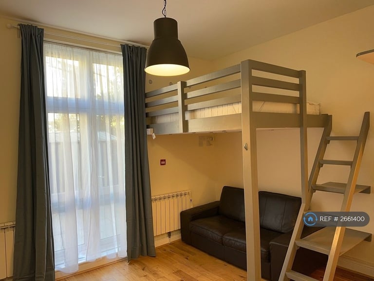 Studio flat in Gloucester Drive, London, N4 (#2661400)