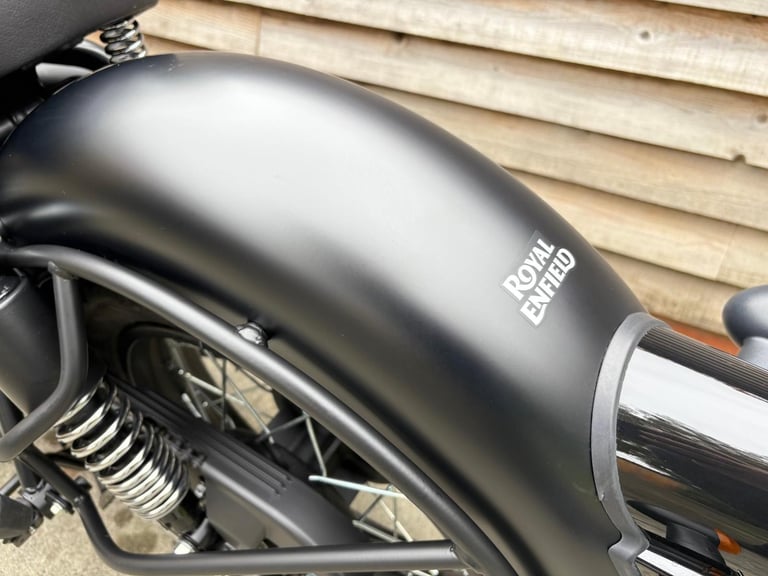 2023 / 23 Royal Enfield CLASSIC 350 £3500 Black 201 miles.