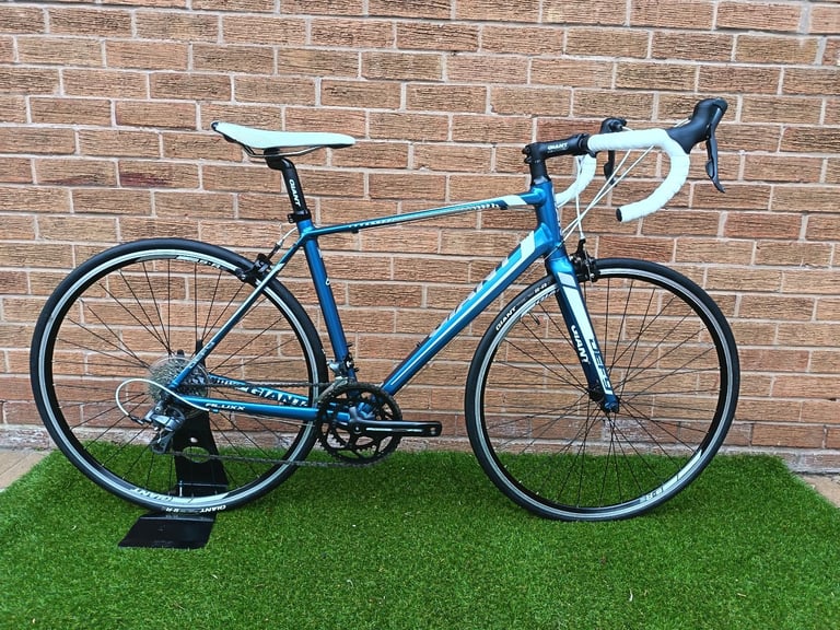 image for Giant defy 4 road bike size medium