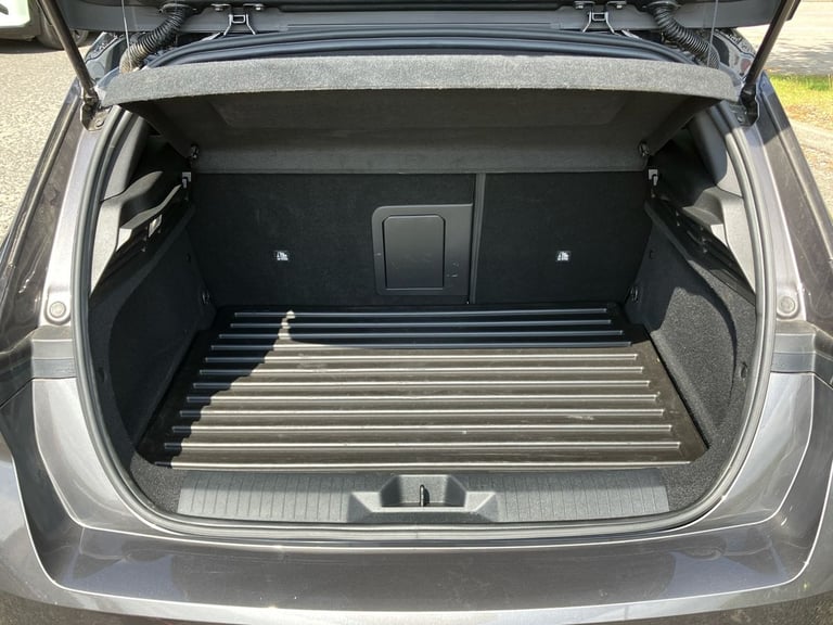 2024 Vauxhall Astra 115kW Ultimate 54kWh 5dr Auto Hatchback Electric Automatic