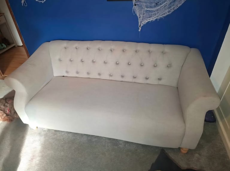 image for 3 seater chesterfield style sofa.