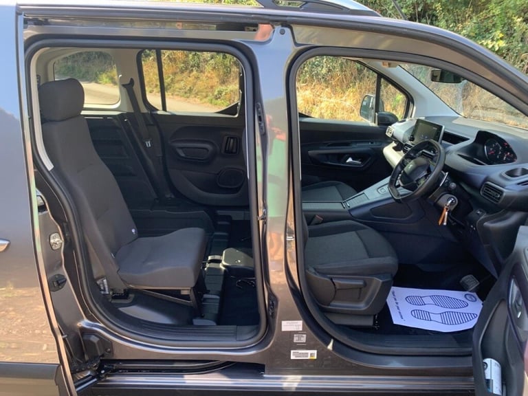 Peugeot Rifter 1.2 PureTech 130 Allure AUTOMTIC WHEELCHAIR ACCESSIBLE VEHICLE