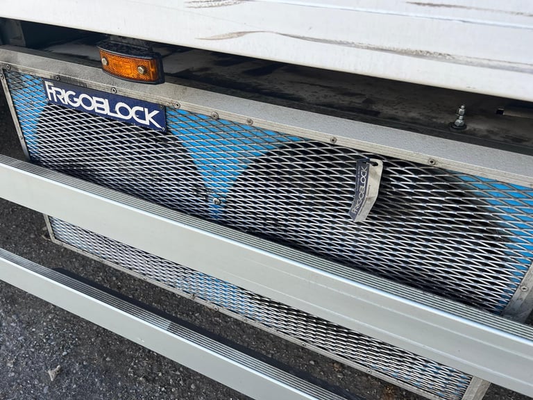 DAF TRUCKS LF 280 18 TONNE FRIDGE U/FLOOR LIFT 