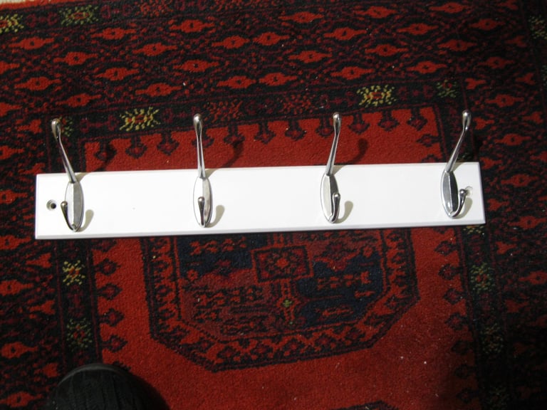 FREE 4 COAT HOOKS ON WHITE BOARD GUNNISLAKE PL18 9NA