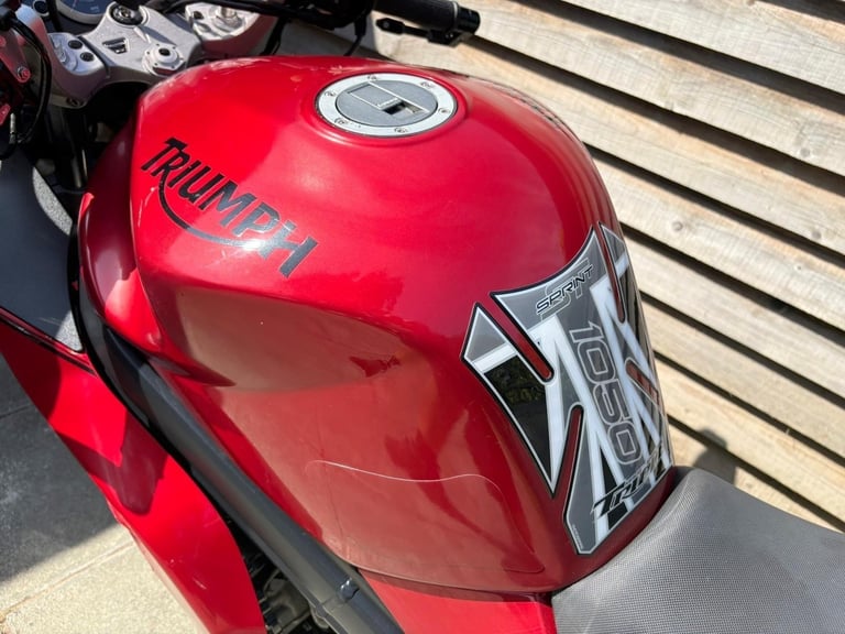 2007 / 07 Triumph Sprint 1050 £1900 Red 42803 miles.