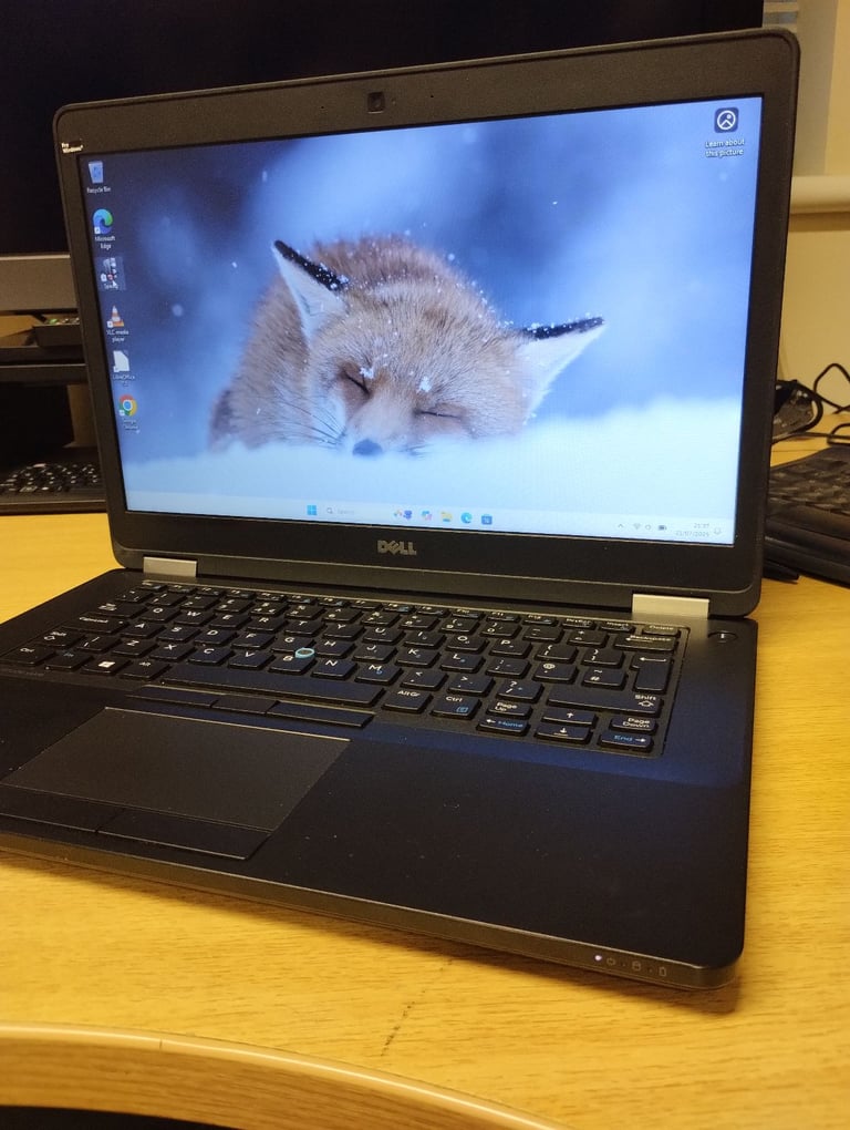 Windows 11. 8GB RAM, i5, 256GB SOLID STATE DRIVE, DELL Laptop. Backlit keyboard. FULL MS OFFICE.